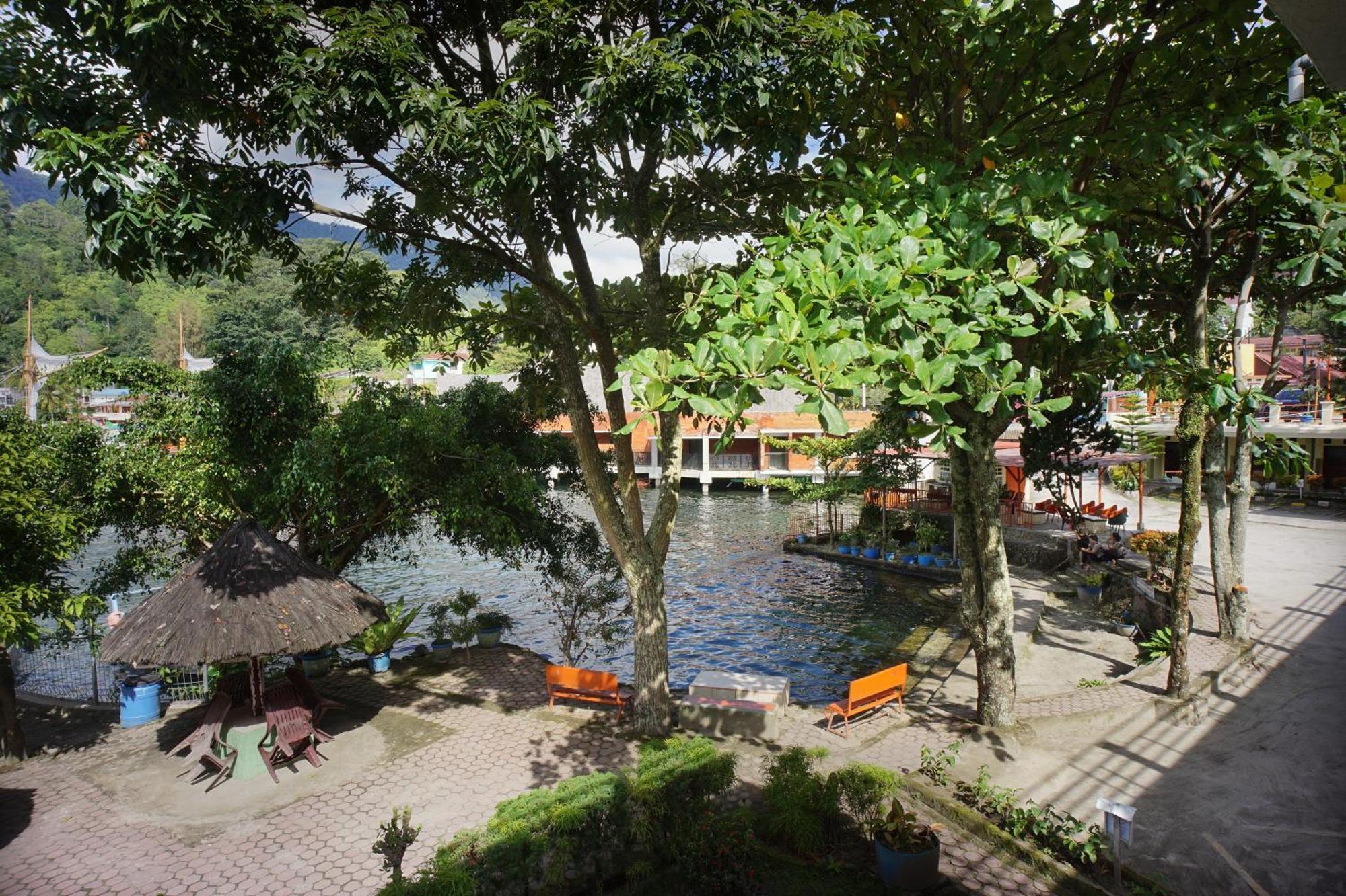 Pandu Lakeside Hotel Парапат Экстерьер фото
